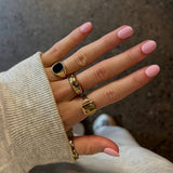Álainn Gold Star Signet Ring - Réalta