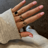 Álainn Gold Star Signet Ring - Réalta