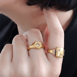Álainn Gold Star Signet Ring - Réalta