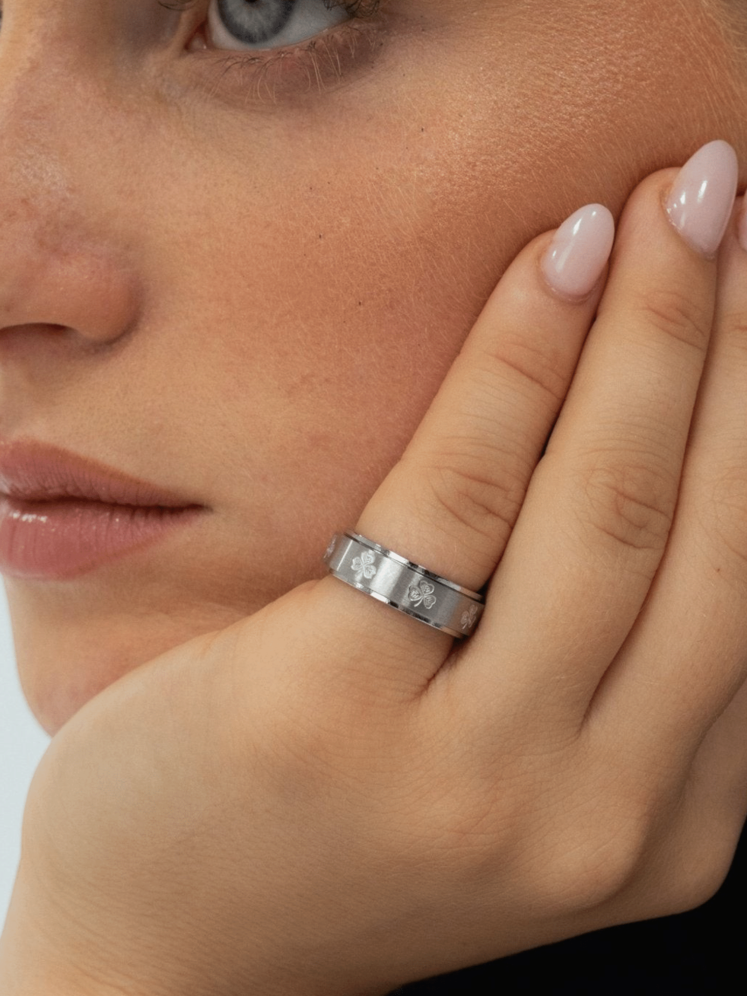 Réalta Clover Spinner Band Ring - Réalta