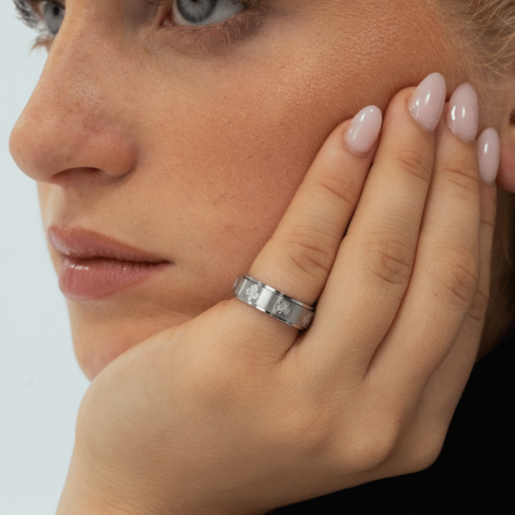 Réalta Clover Spinner Band Ring - Réalta