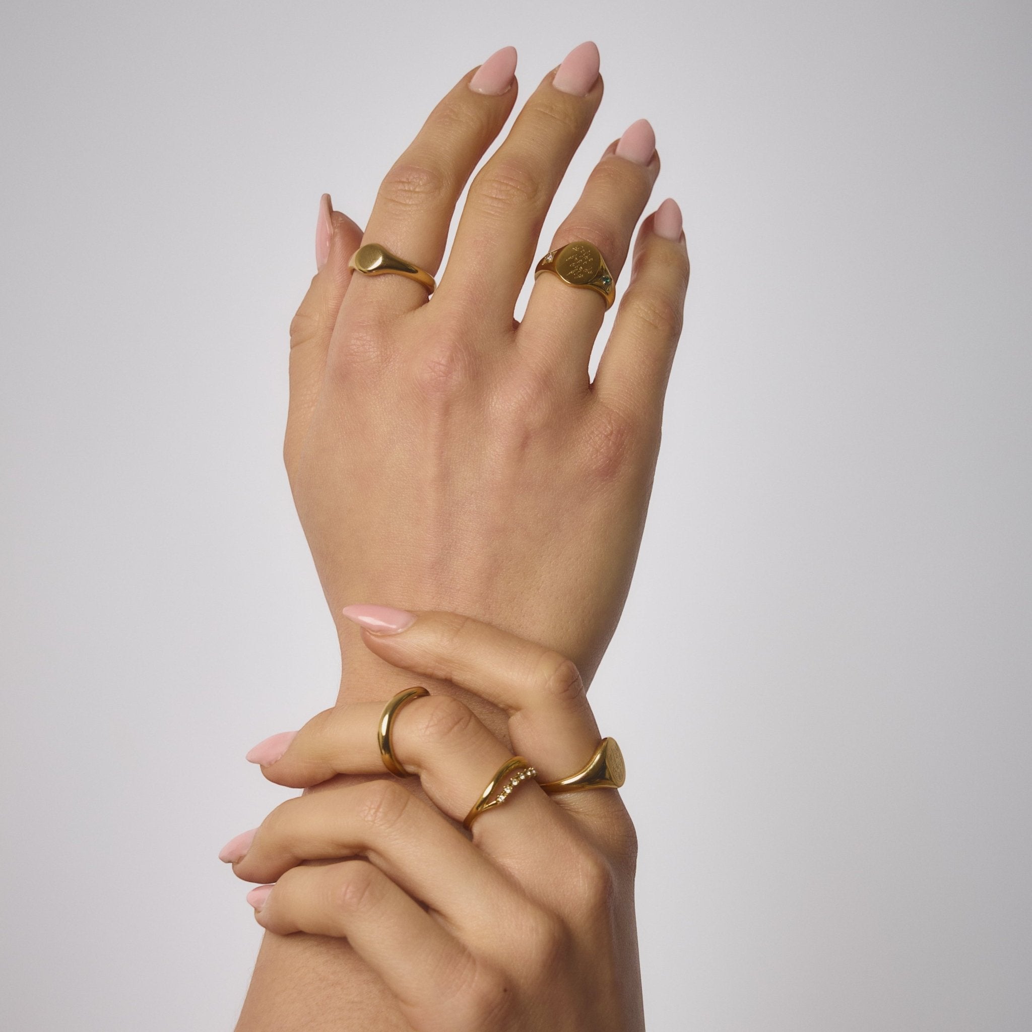 Sara Initial Ring - Réalta