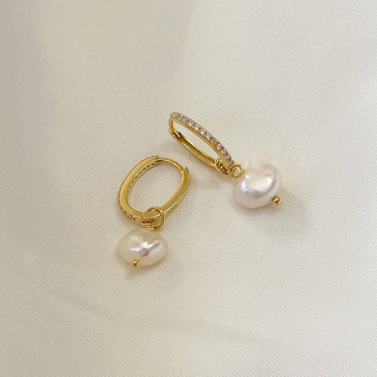 Betty Pearl Drop Earrings - Réalta