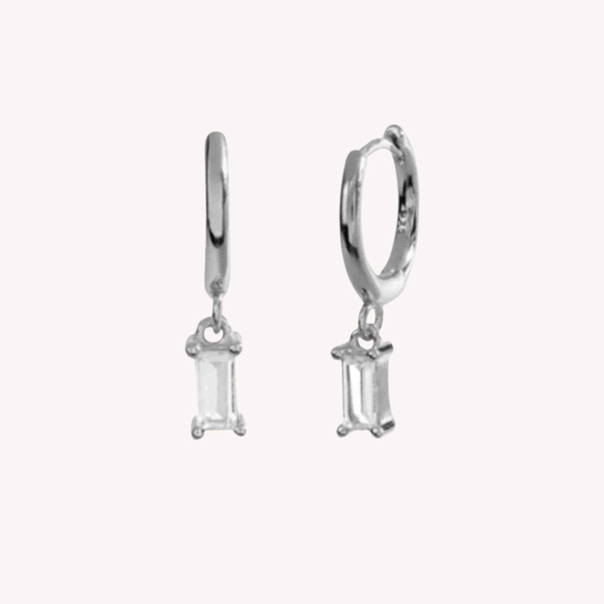 Gold Classic Huggie hoops - Réalta